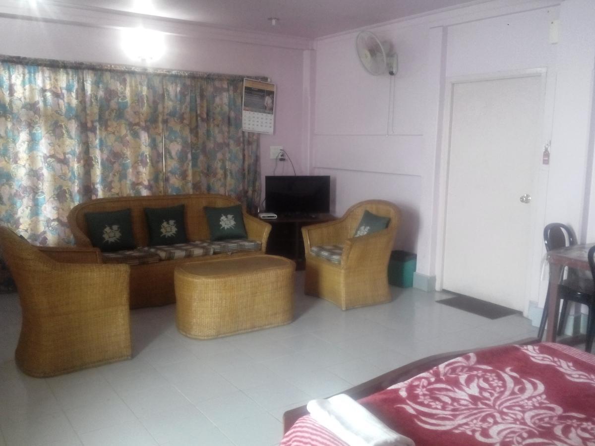 Chief Guest House Āīzawl Extérieur photo